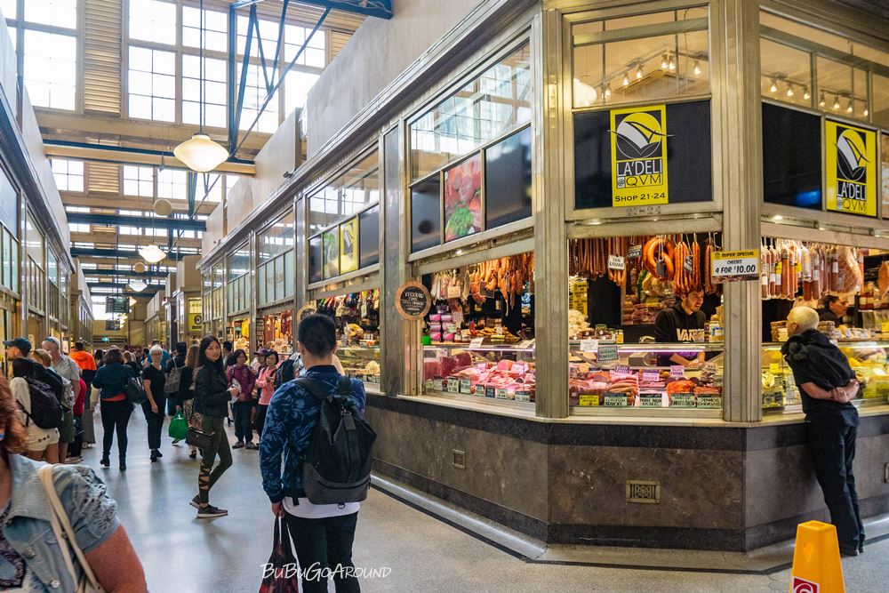 Queen Victoria Market 維多利亞女王市場 Dairy Produce Hall 裡面賣醃製肉品的攤位。