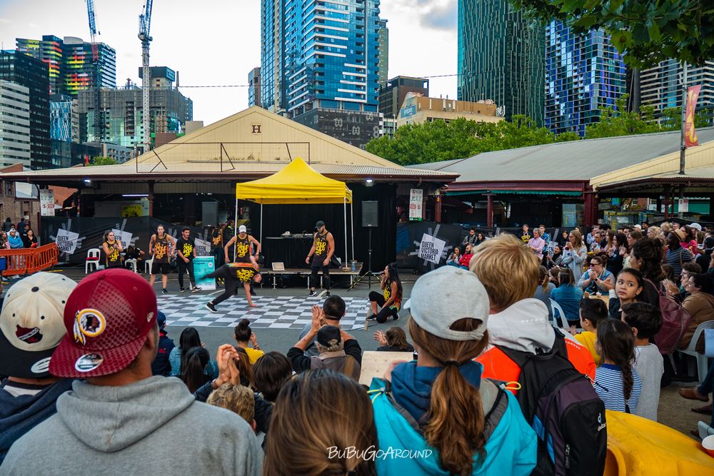 Queen Victoria Market 維多利亞女王市場,夜市的街頭藝人表演。